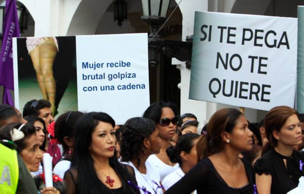 Durante la concentración se exhibieron mensajes de reflexión. El Universal-Q'hubo
