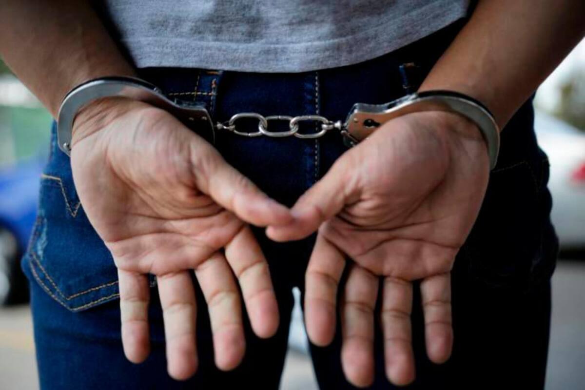 Un policía veterano asesina a balazos a su ex pareja frente a su hija