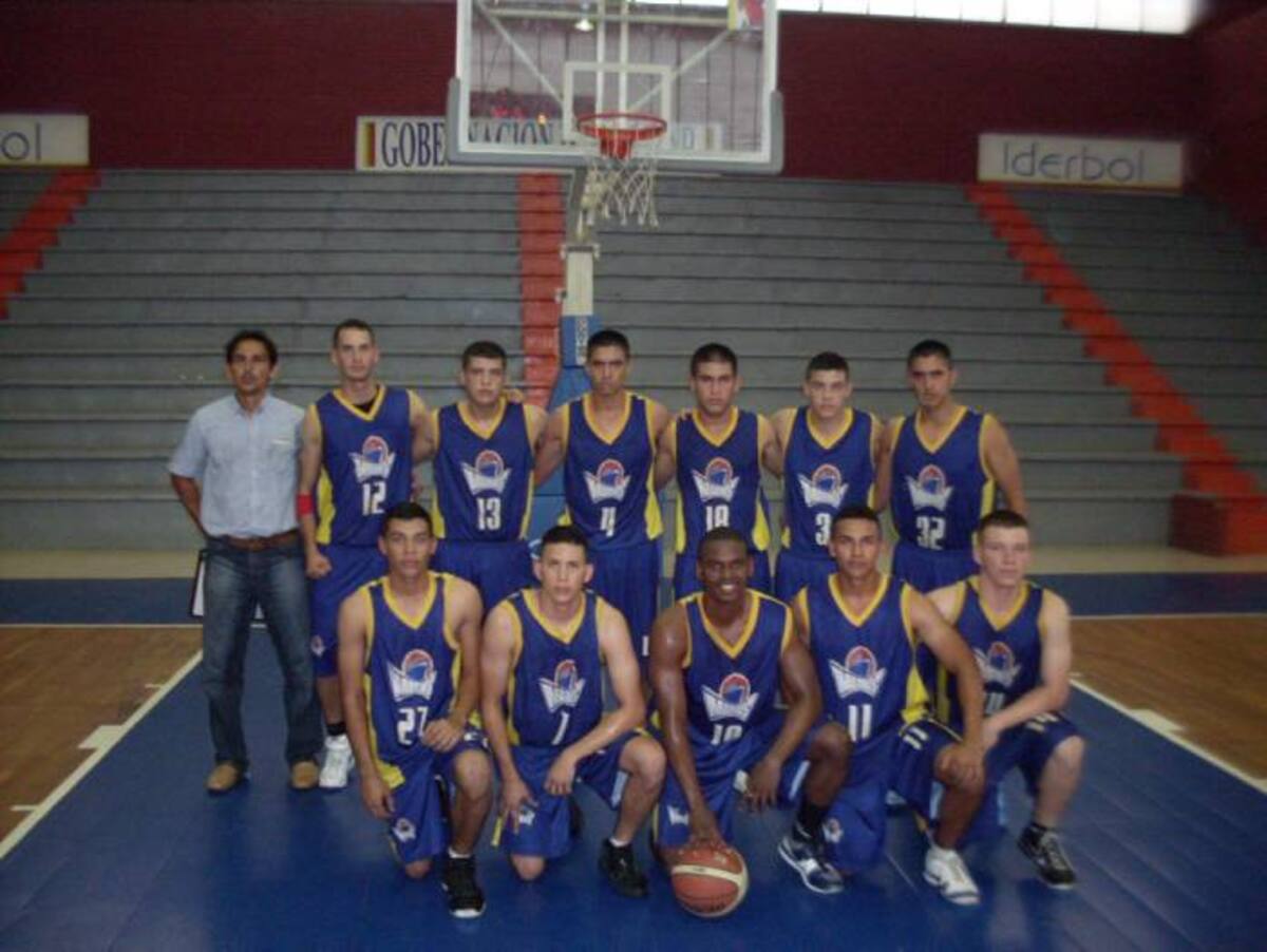 Quinteto de la Escuela Naval Almirante Padilla (Enap) que se coronó campeón del baloncesto Cortesía
