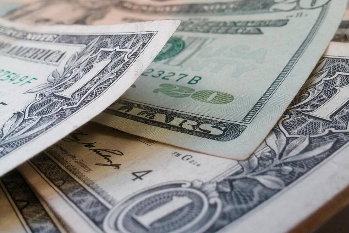 El dólar sigue con tendencia al alza: así abrió este viernes