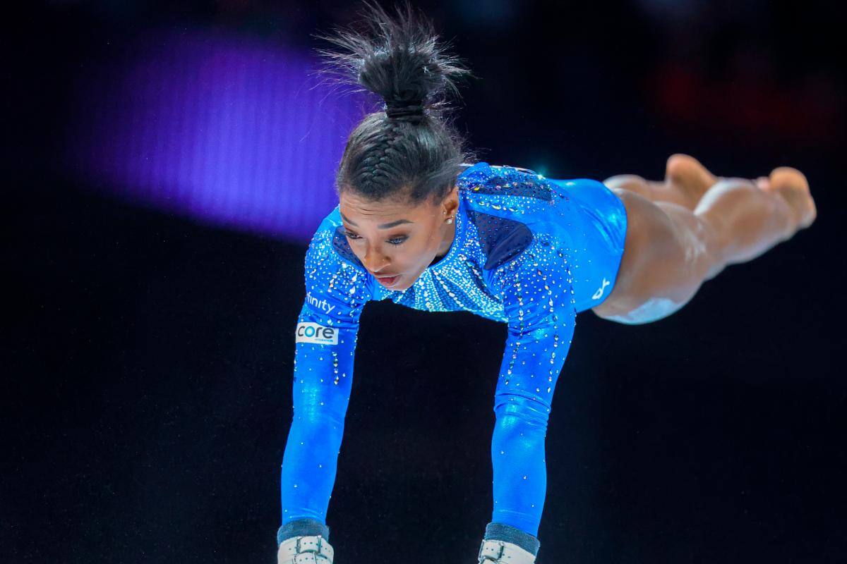 Gimnasia: Simone Biles agiganta su leyenda con su sexta corona mundial