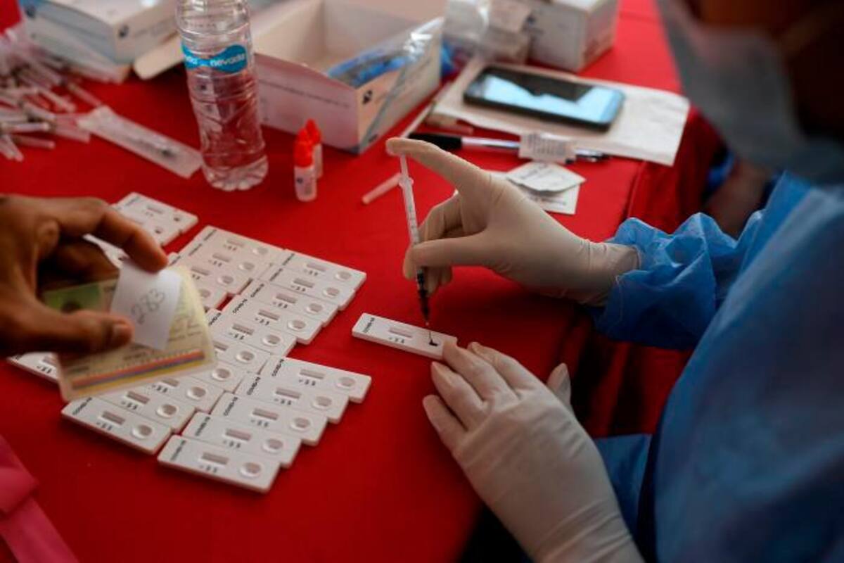 EEUU exigiría un test de COVID negativo antes de volar al país