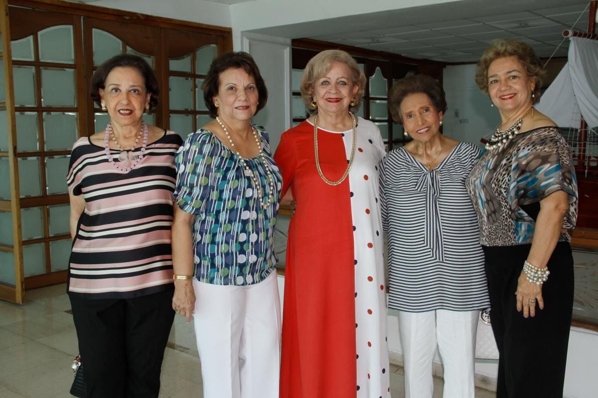 Cecilia de Pacheco, Noris de Ramírez, Mábel de Castañeda, Inés de Lara y Carmen de Ardila.