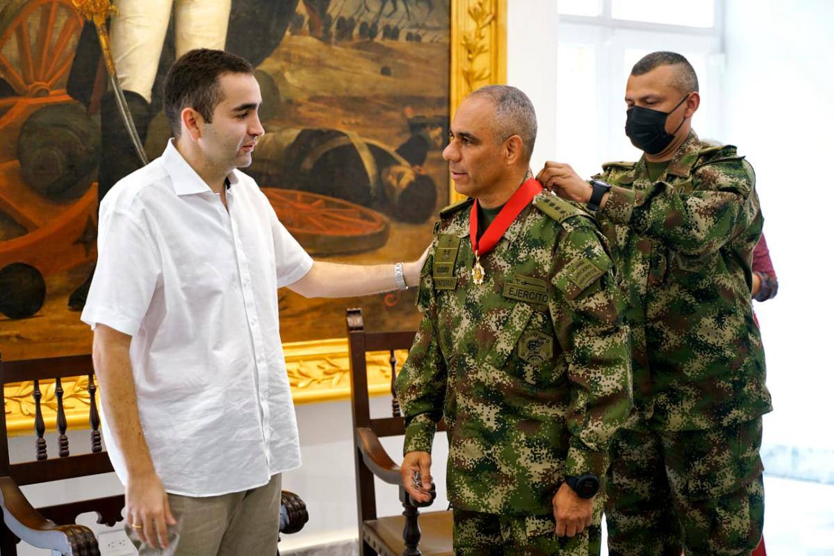 Gobernación de Bolívar resalta la labor del comandante Eduardo Zapateiro