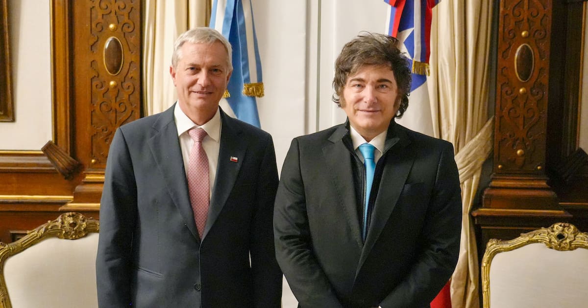 Desde Buenos Aires, Kast toma nota del “modelo Milei” para llevarlo a Chile
