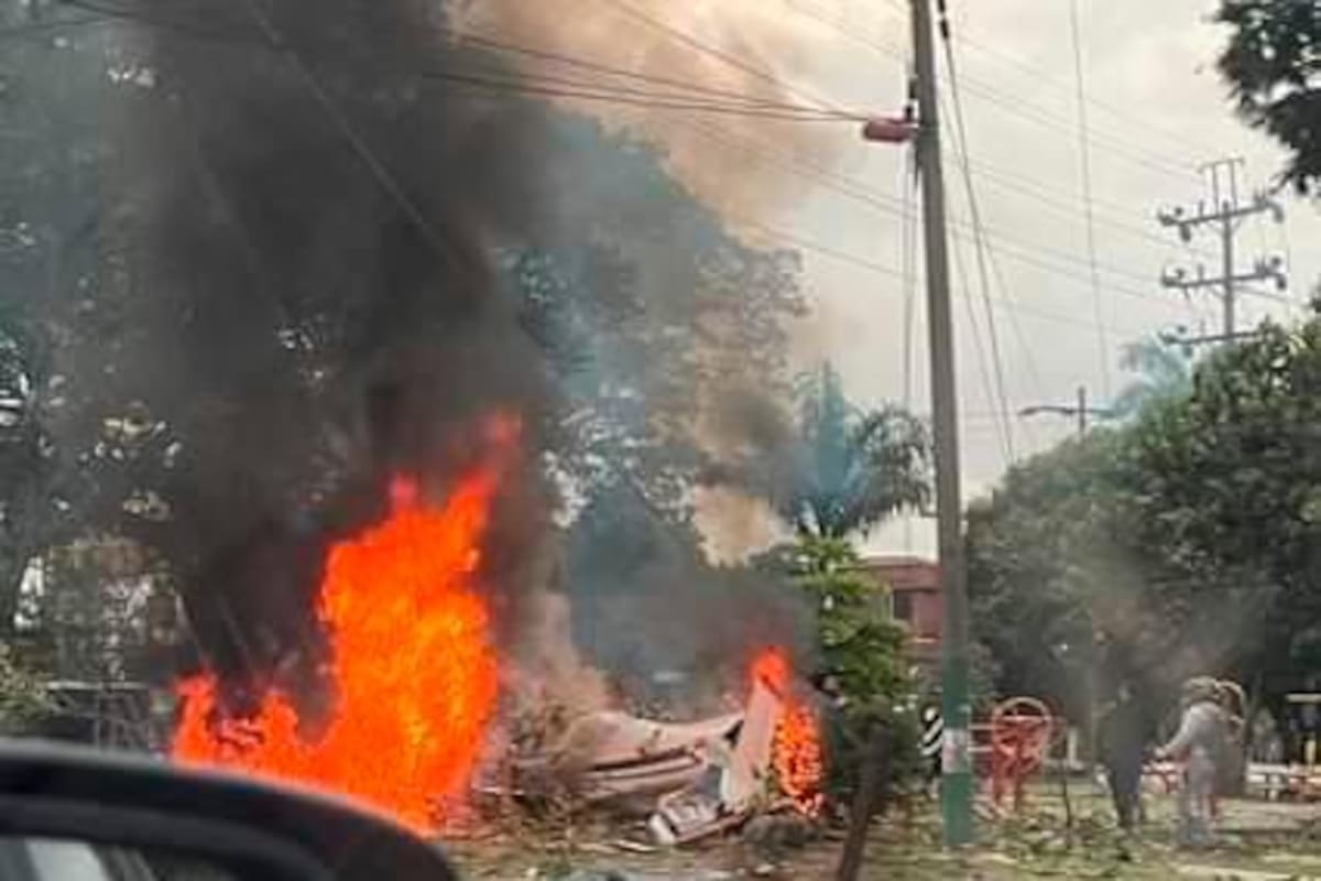 Atención: avioneta se estrelló en plena calle de Cali