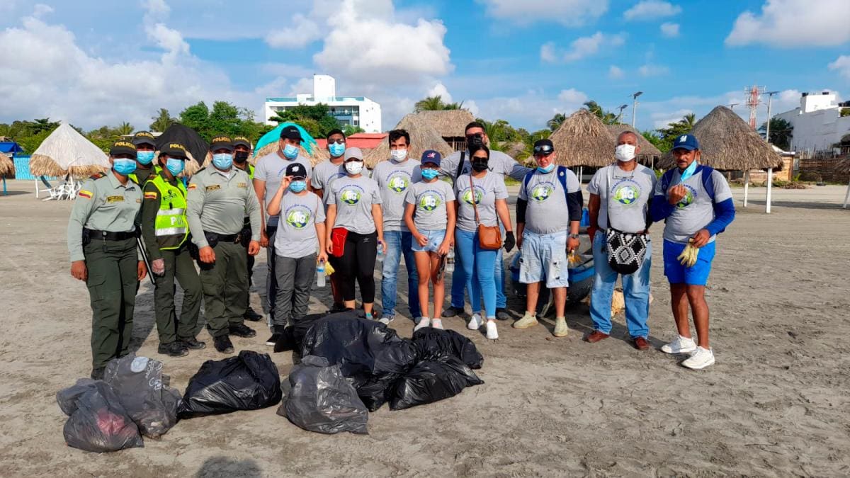 Madrugándole a la responsabilidad ambiental en La Boquilla. Foto // Cortesía.