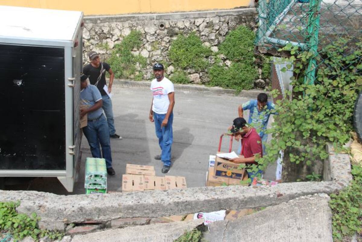 Los vecinos del barrio El Rubí denuncian comportamientos inadecuados por parte de los conductores que hacen sus descargos en el Exito Victor Hugo Mora Mendoza - El Universal
