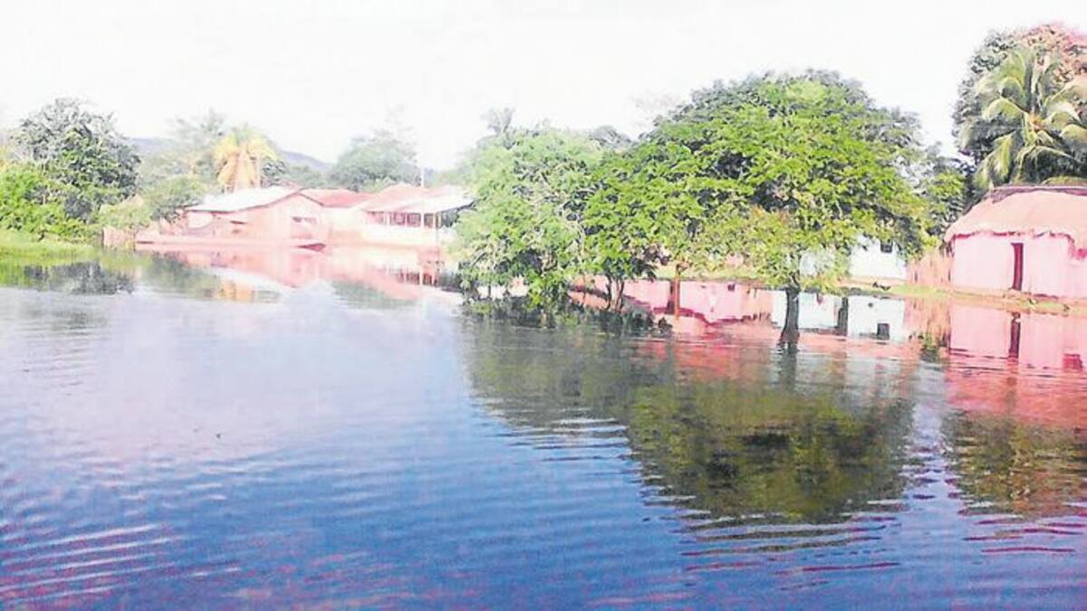 estas imágenes enviadas desde el corregimiento de Taburetera, en el sur de Bolívar, dan cuenta de que las inundaciones son inminentes. Las autoridades piden acatar las recomendaciones de los organismos de socorro. //Cortesía.