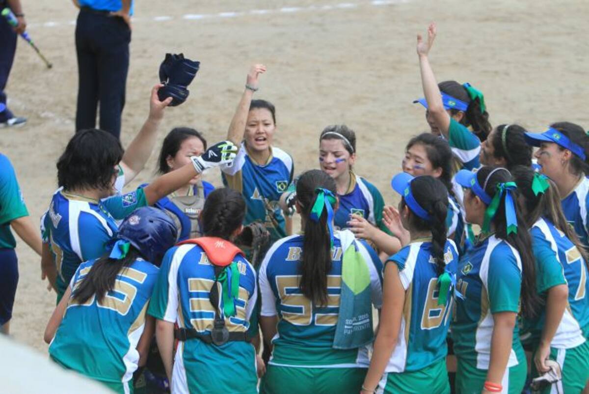 Las jugadoras de Brasil celebran tras el triunfo sobre Argentina. CLAUDIA FORTICH EL UNIVERSAL