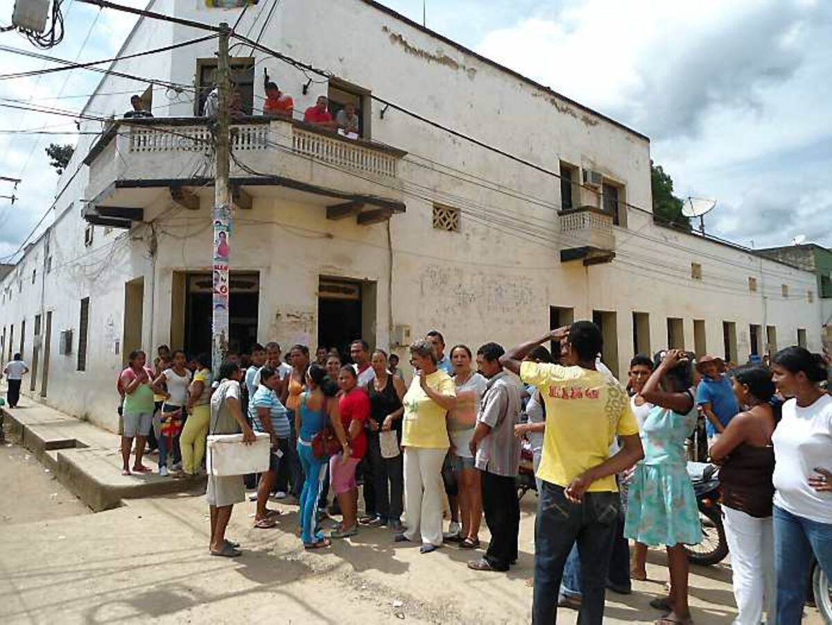 Las madres cabeza de hogar que hacen parte del programa Familias en Acción exigen el pago de los subsidios adeudados. LILA LEYVA VILLARREAL-EL UNIVERSAL