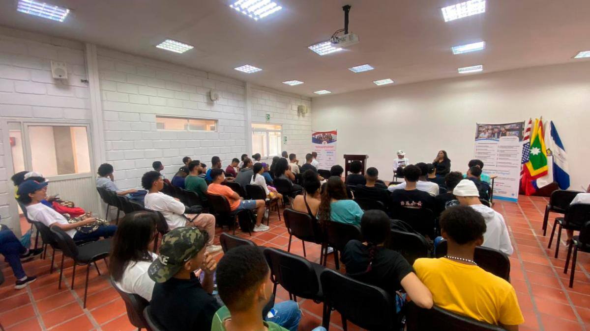 El lanzamiento del libro se realizó en el Centro Colombo Americano, en Los Cuatro Vientos.