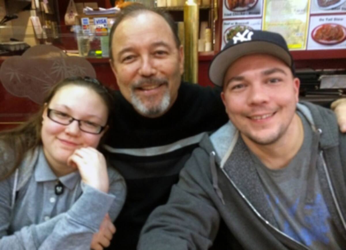 Rubén Blades con su hijo y su nieta. INTERNET