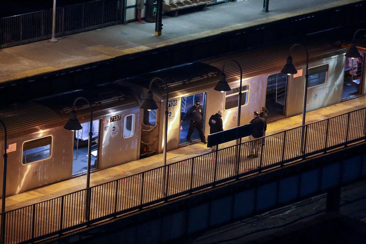 Revelan detalles del tiroteo en metro de Nueva York: hubo 3 hombres armados