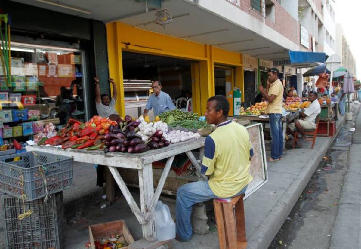 El Distrito solo entregará compensaciones a los 115 vendedores de la Avenida Daniel Lemaitre que están cobijados por la confianza legítima. El resto de comerciantes serán retirados en operativos que se realizarán con apoyo de la Policía. AROLDO MESTE ALCÁNTARA - EL UNIVERSAL