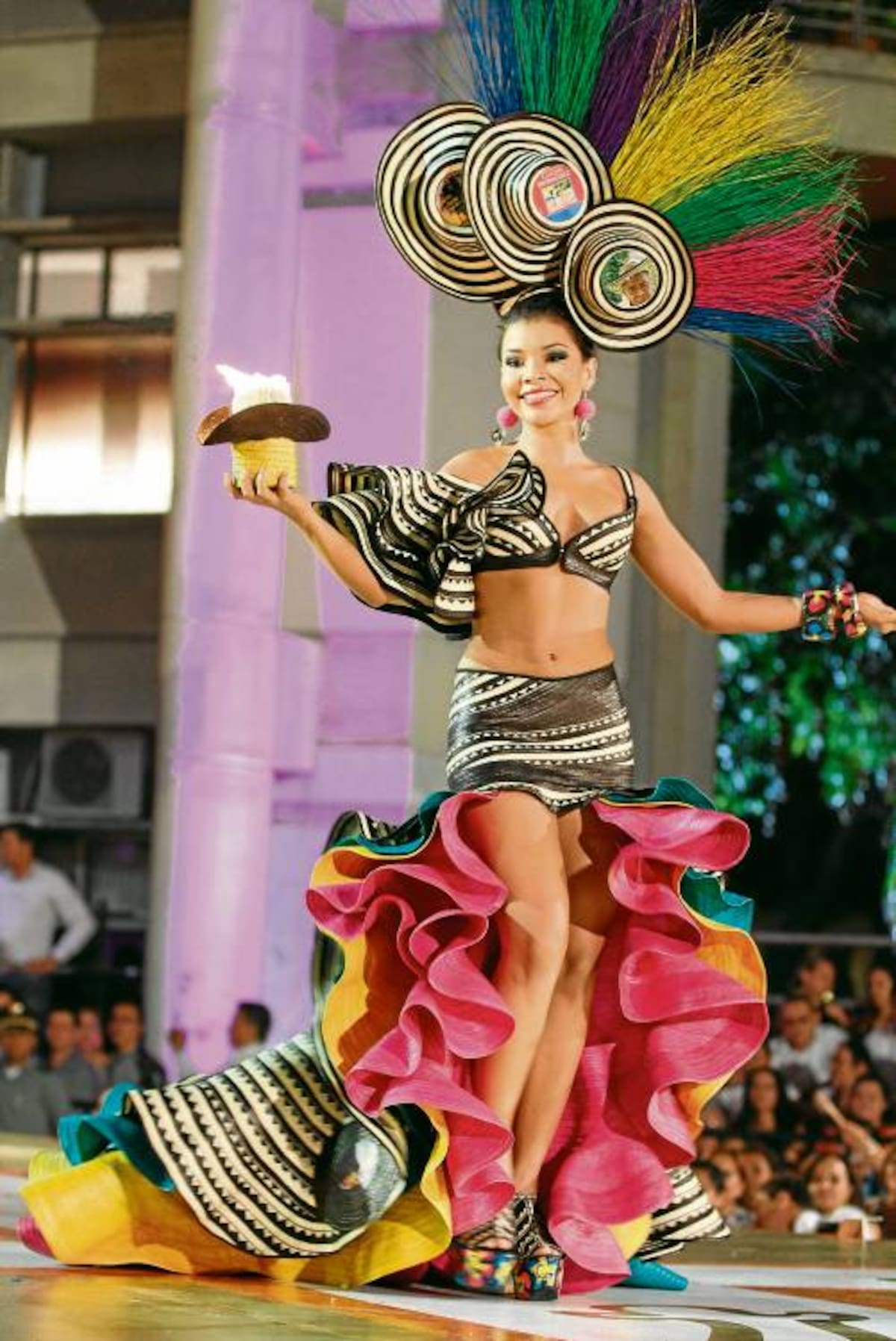 Lizeth Paola Cuéter López, representante de Córdoba con su vestido, Los sabores del porro. Maruja Parra/ El Universal