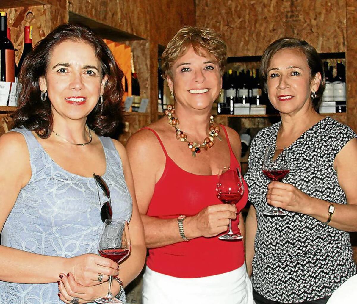 Bienamada Roa, María Elsa Gutiérrez y Cielo Roa.