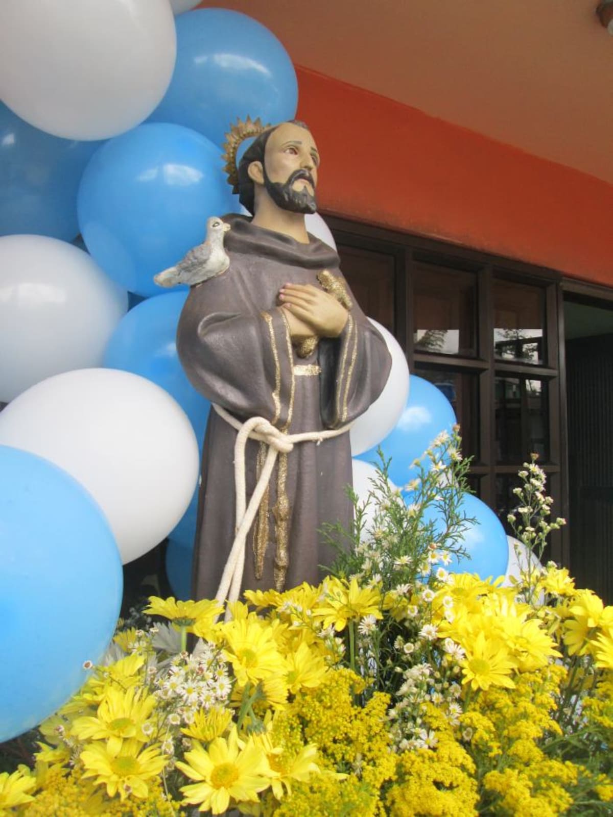 En los barrios franciscanos son comunes las efigies como esta.