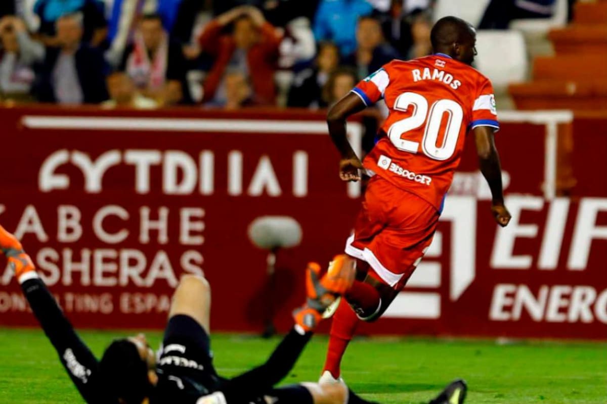 Adrián Ramos acerca al Granada al ascenso en España