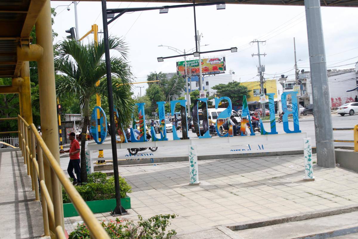 Las letras llevan más de cinco semanas en la entrada de Blas de Lezo.