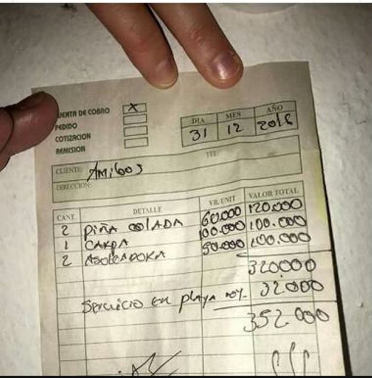 En las redes sociales circula esta imagen en la que se denuncian el abuso cometido en un restaurante en las playas del corregimiento de La Boquilla. Foto tomada de Facebook