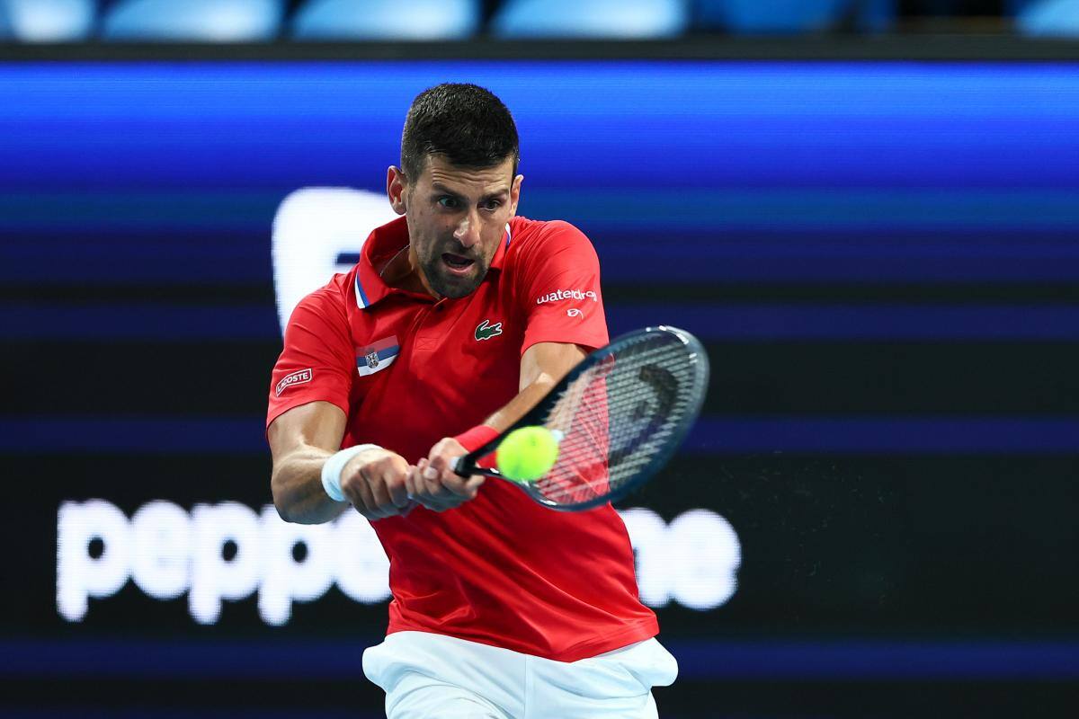 Novak Djokovic perdió y sigue teniendo molestias en la muñeca