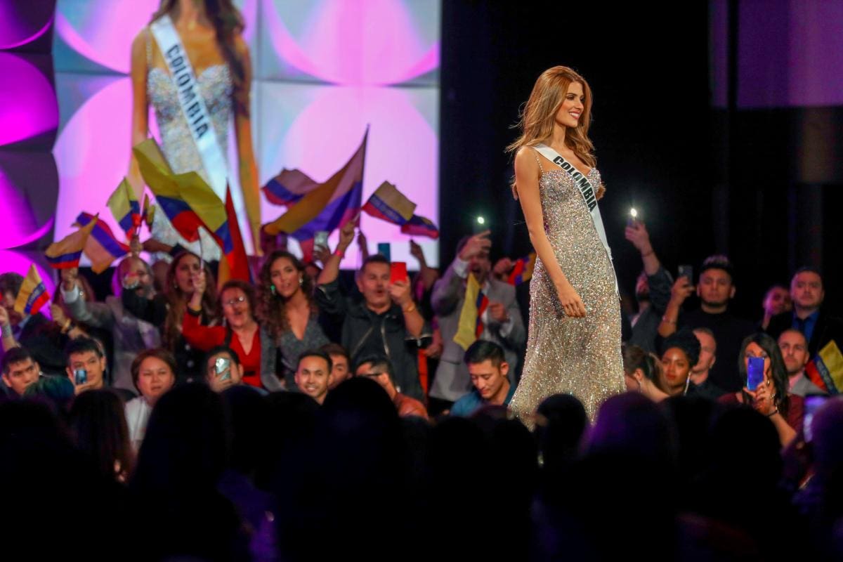 Gabriela Tafur, de Colombia, durante su desfile en traje de gala.//Foto: EFE BRANDEN CAMP