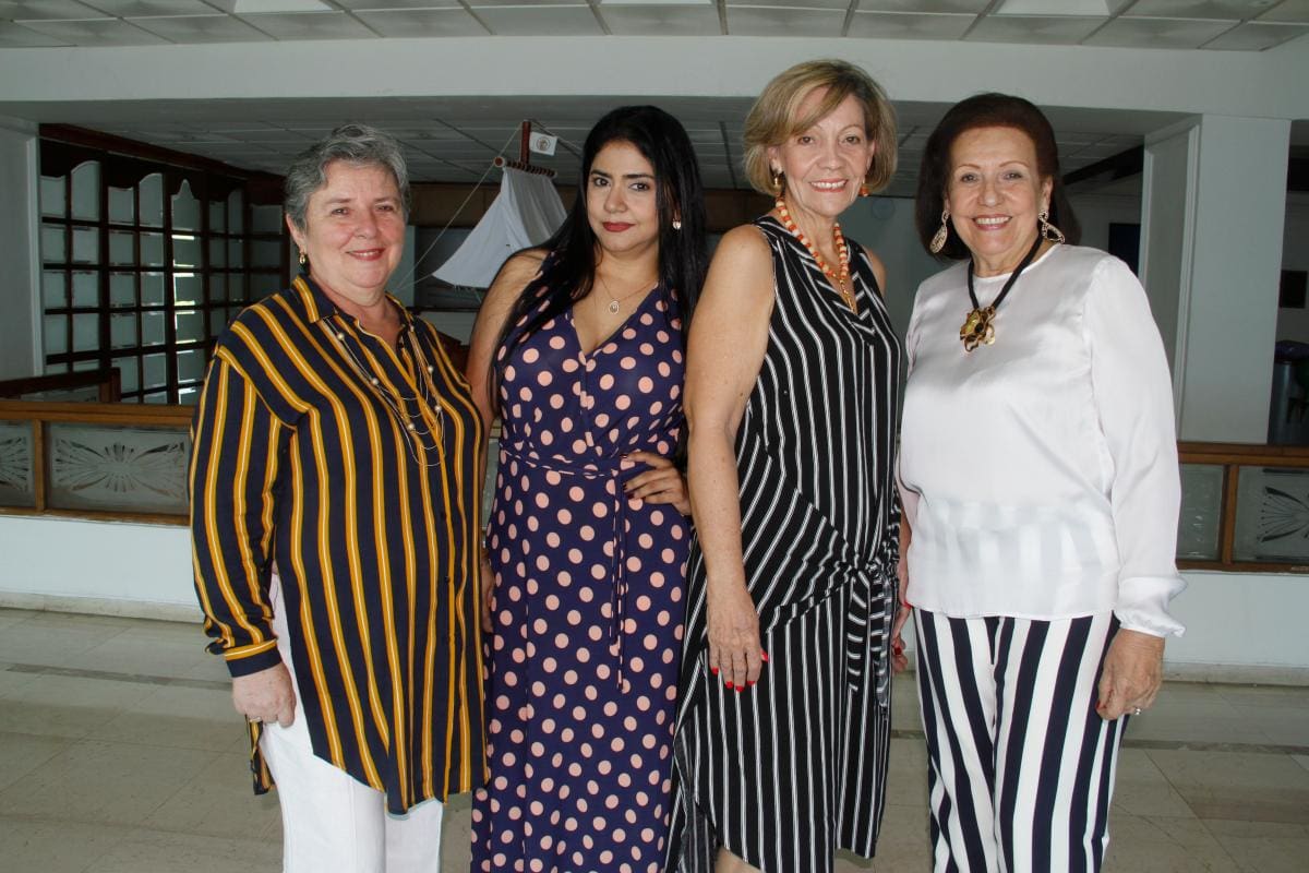 Jackeline Balin, Daisy de Meza, Mariela Burchardt y Marina Mendoza.