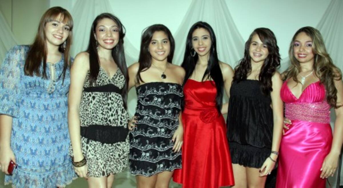 María Alejandra Vega, Verónica Salinas Vega, Valeria Vega Barrios, Johanna Milena Mercado Vega, Melissa Vega Puente y Carolina Salinas Vega.
