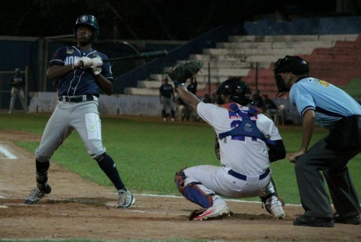 En la actual ronda semifinal, Leones de Montería solo conoció la victoria la noche de este domino en la casa de Caimanes de Barranquilla. Manuel Santiago Pérez.