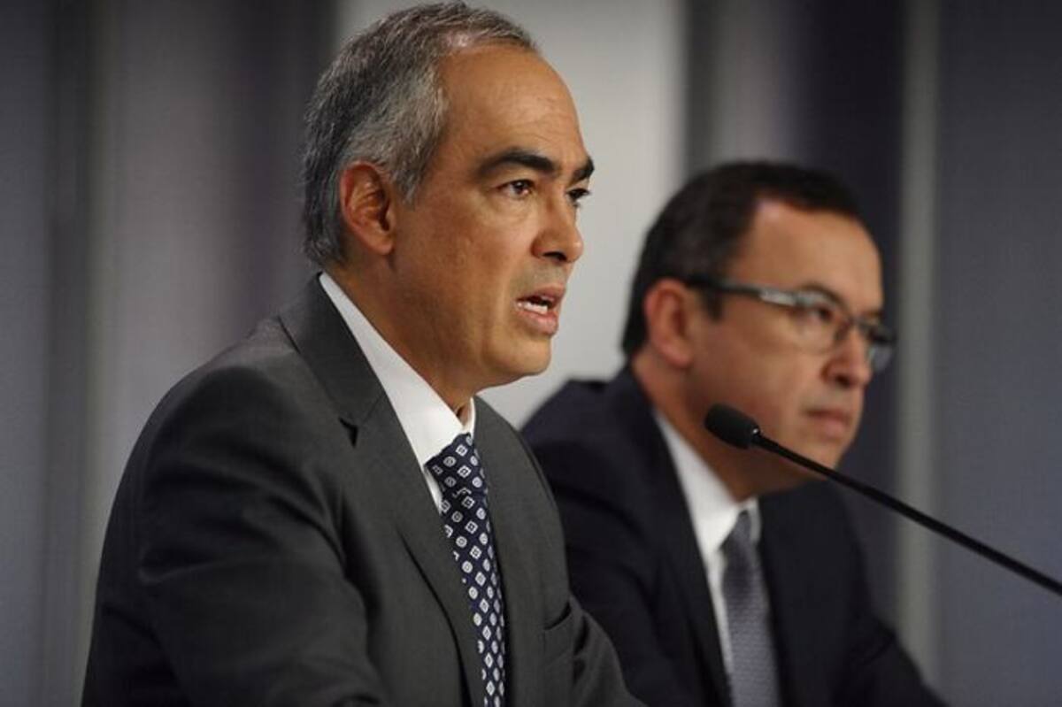 En la foto aparecen el alto comisionado de paz, Rodrigo Rivera (izquierda) y Alfonso Prada, secretario general de la Presidencia de la República.