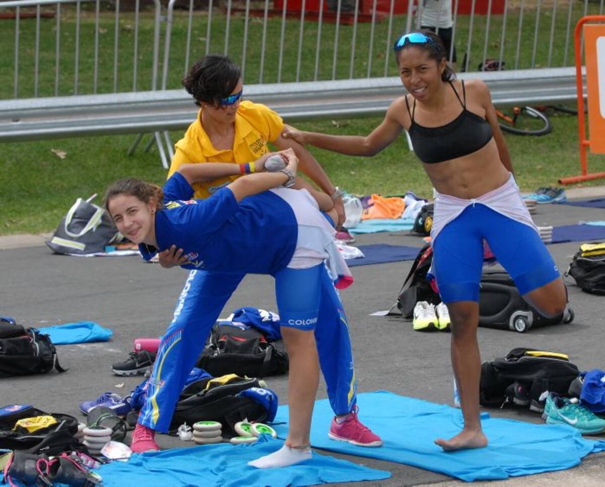 Marcela Muñoz es la encargada de poner a tono a la selección cuando algun patinador o patinadora sufre algún desgarro. CORTESÍA LUIS RAMÍREZ FEDEPATIN