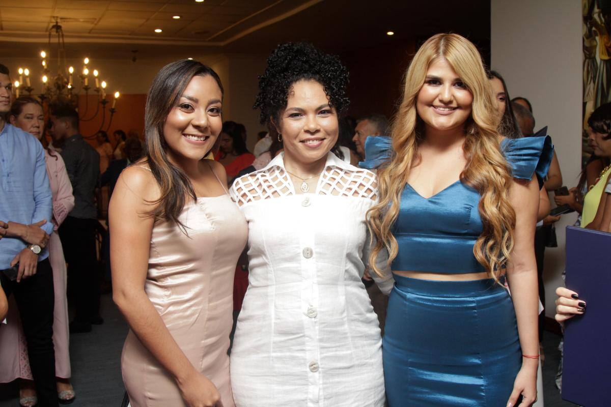 María Alejandra Revollo, Gina Angulo y Geraldine Núñez.