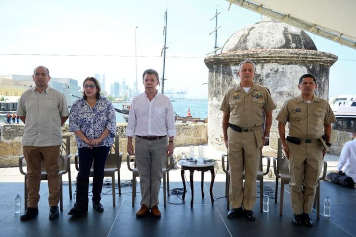 Director del Instituto Colombiano de Antropología e Historia, Ernesto Montenegro; la ministra de Cultura, Mariana Garcés y el presidente Juan Manuel Santos Calderón. //Cortesía Presidencia.