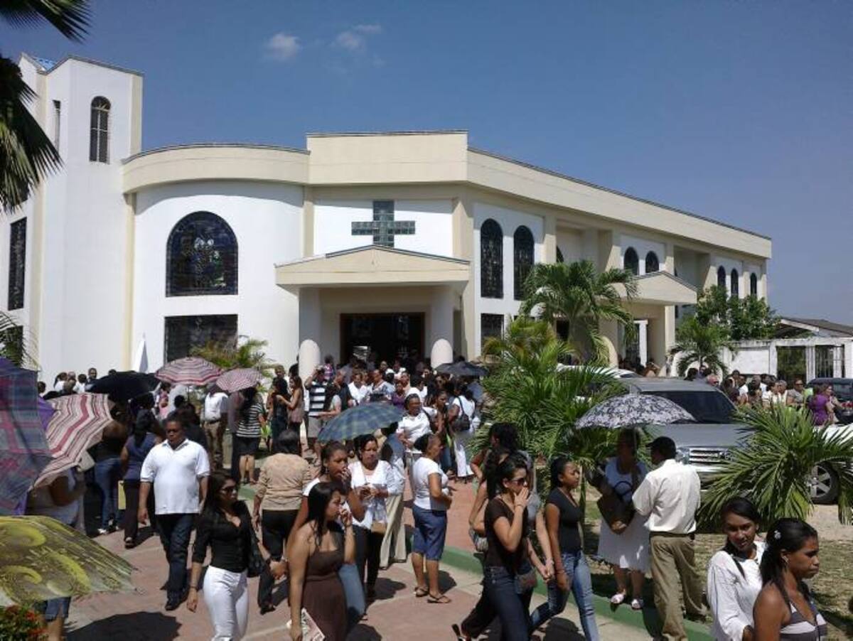 Durante la misa, los asistentes exhibieron pancartas con mensajes de rechazo a la violencia contra las mujeres. Óscar Díaz-El Universal