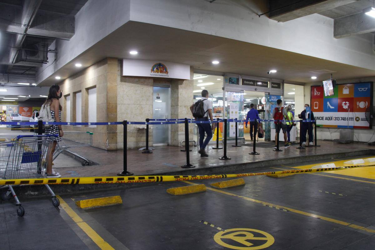 Parqueadero Caribe Plaza.//Foto: Luis Eduardo Herrán - El Universal.