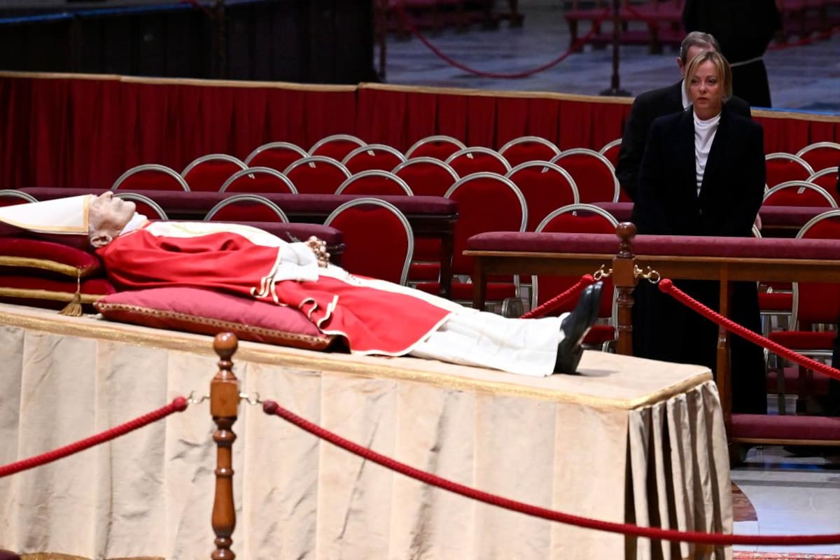 Las peculiaridades del funeral de Benedicto XVI en la Plaza de San Pedro