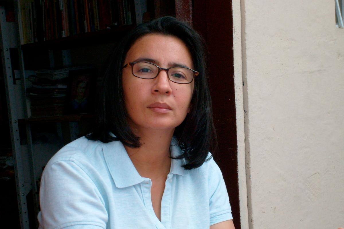 Beatriz Vanegas Athías: “Escribir es resucitar a mis muertas”