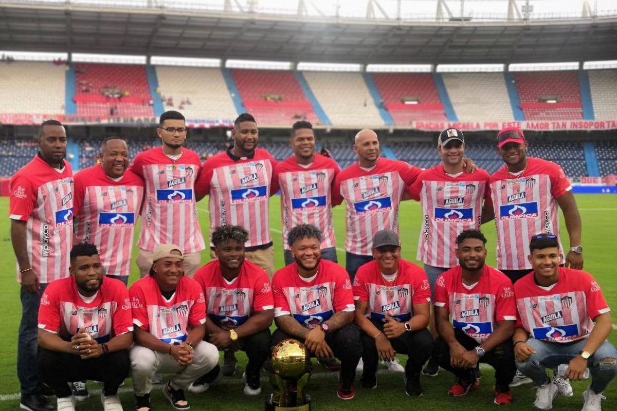Junior rindió homenaje al equipo Caimanes en el Metropolitano