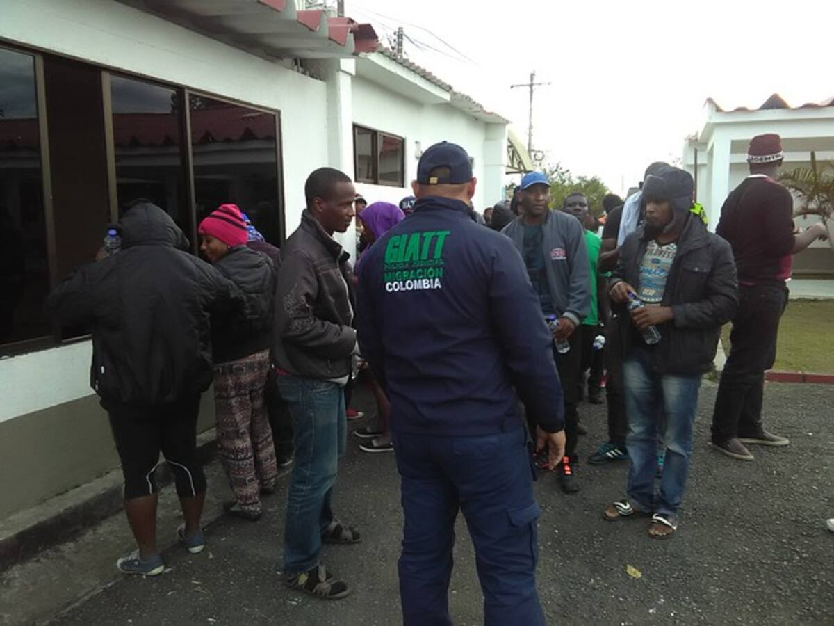 Los 56 ciudadanos de Haití permanecen en las instalaciones de Migración Colombia, entidad que será la encargada de adelantar el trámite administrativo de repatriarlos, o en algunos casos, ubicarlos de nuevo en el Ecuador. Colprensa