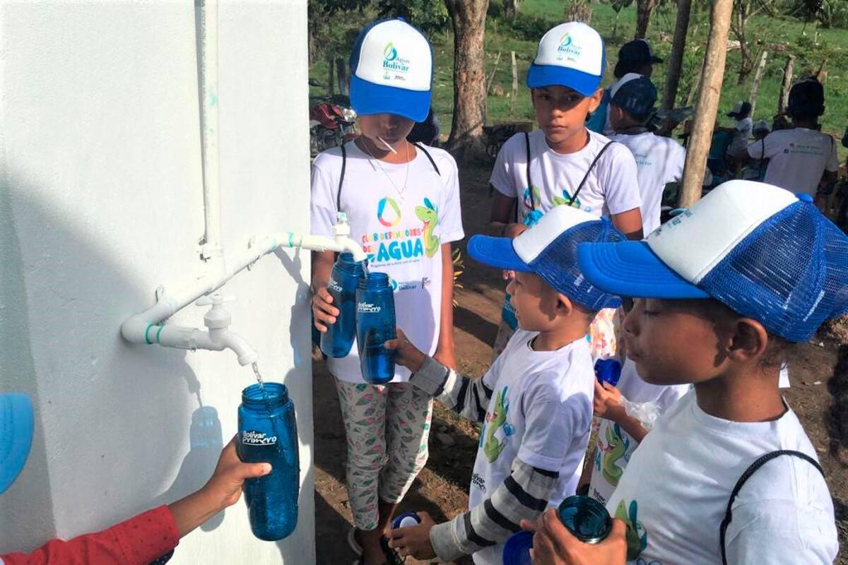 Estudiantes de zona rural en Bolívar se benefician con purificadores de agua