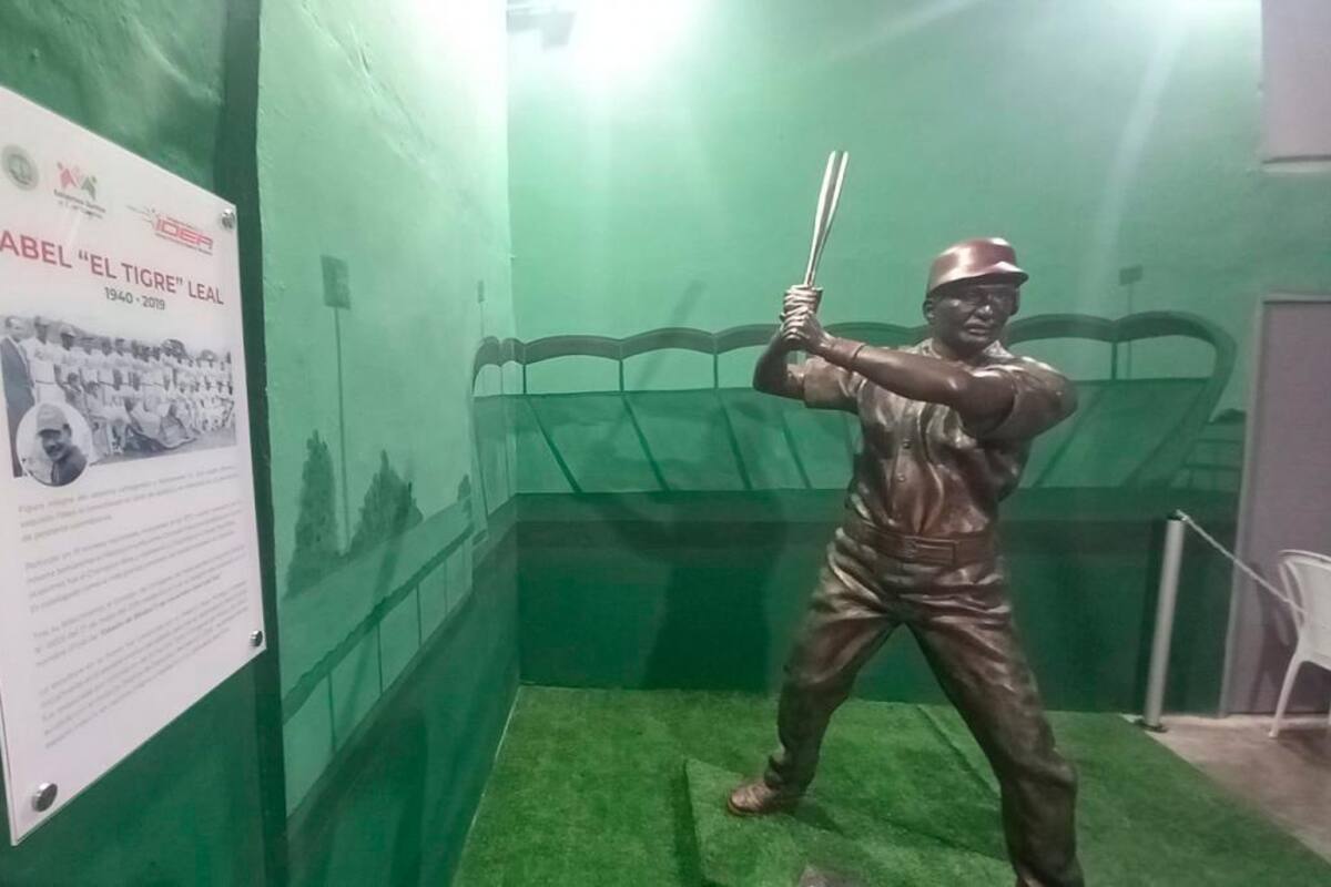¡Hasta que la pusieron!: así luce hoy la estatua de Abel Leal Díaz