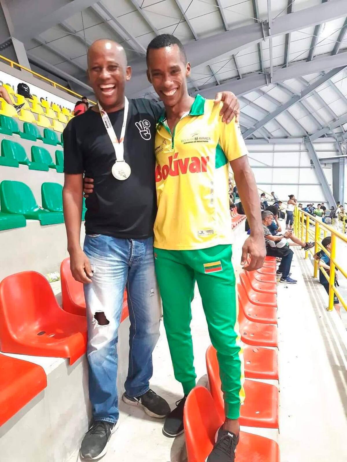 Luis Antonio Lozano y su hijo Neider, campeón nacional de taekwondo. //Cortesía
