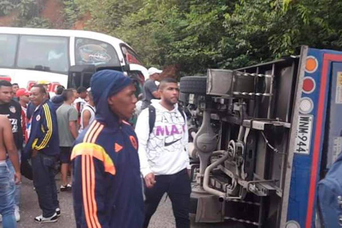 Se estrelló uno de los buses de la caravana de hinchas que iban a ver al Junior en Bogotá