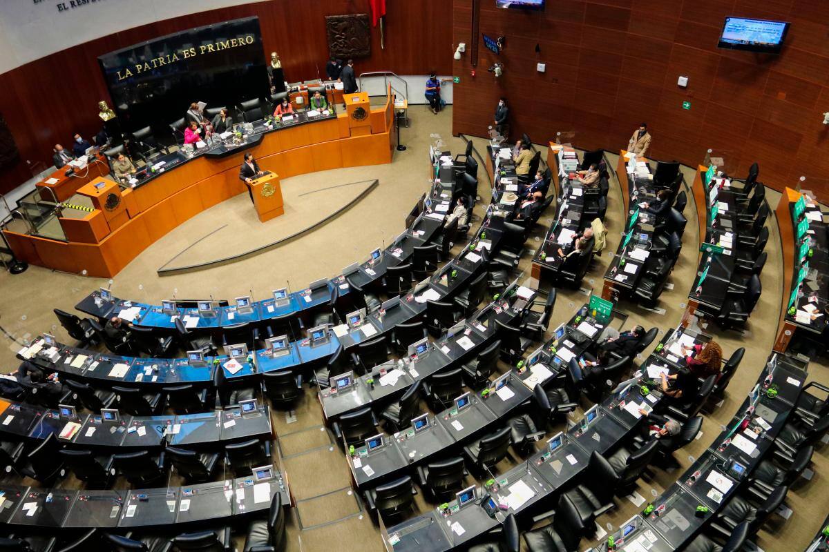 Senado mexicano avala consulta sobre revocación de mandato del presidente