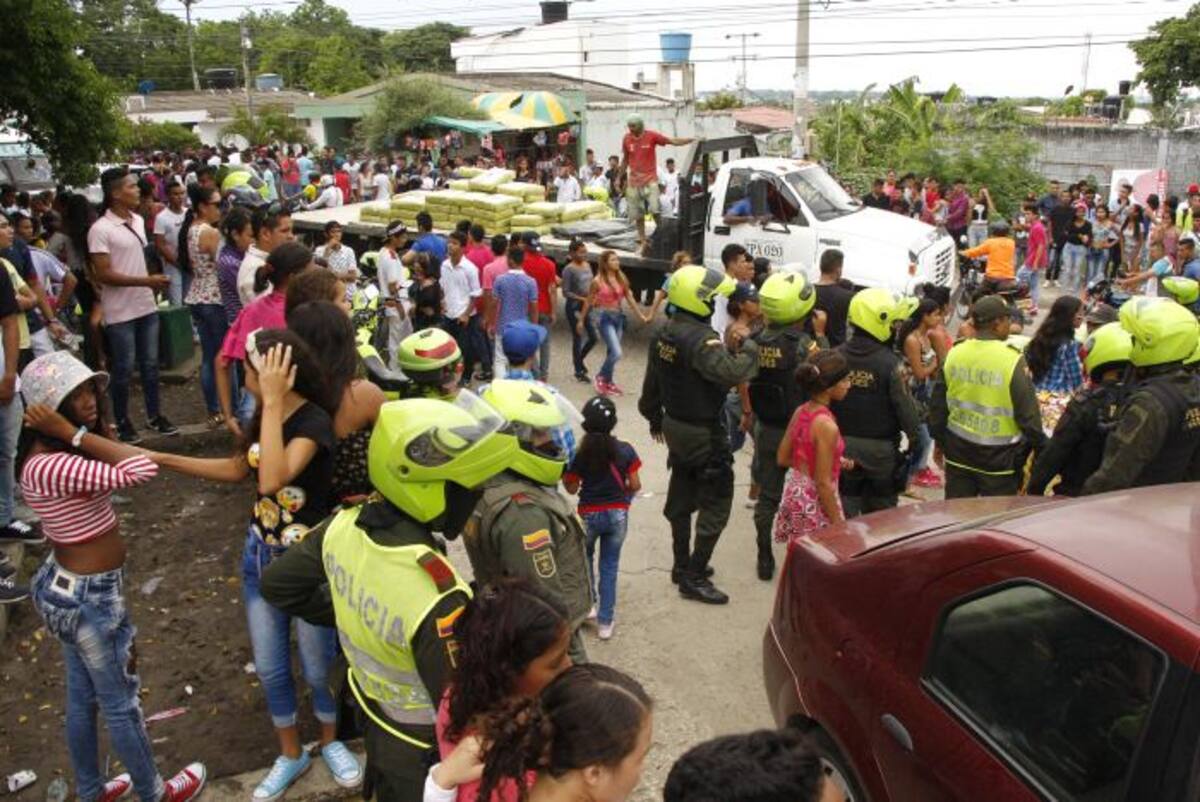 Los disturbios obligaron la intervención de unidades antimotines de la Policía y la aprehensión de dos menores de edad.