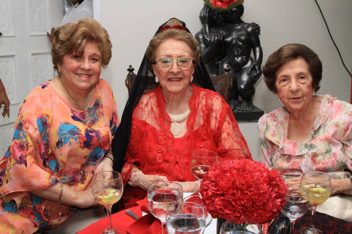 Nora de Porto, Judith Porto de González y Aida Porto de Gerdts.
