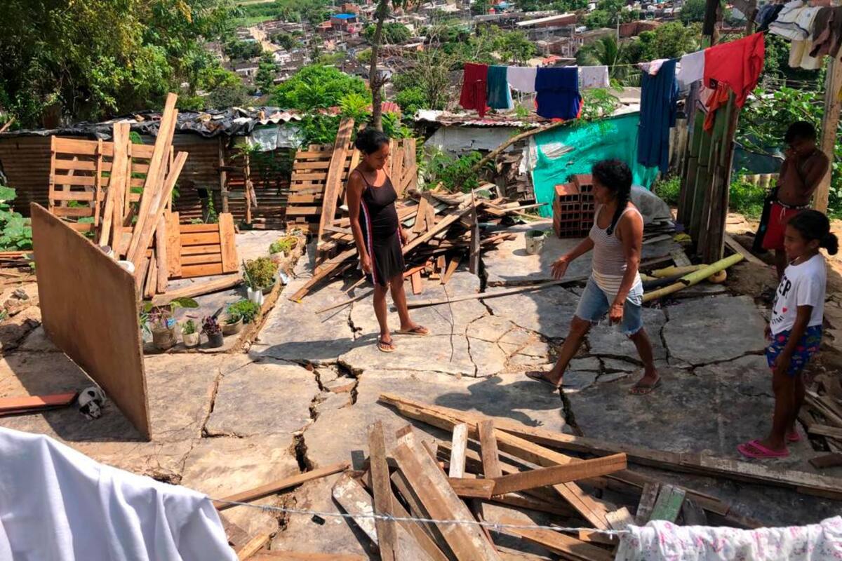 Video: Temor en La María, sector San Bernardo por desplome de 12 viviendas