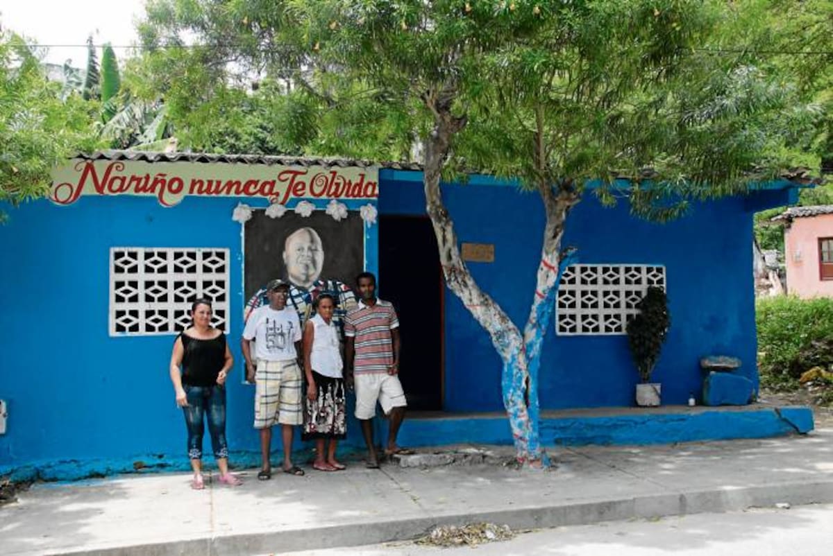 La vecina Carmen Pantoja, Julio César Ortega, su esposa Aida Gueto y su hijo Erick Ortega Gueto.
