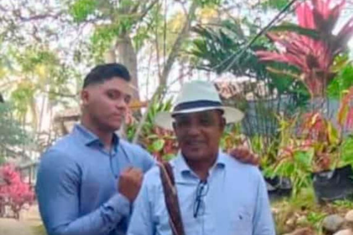 No resistió: muere padre de joven que murió electrocutado por su celular